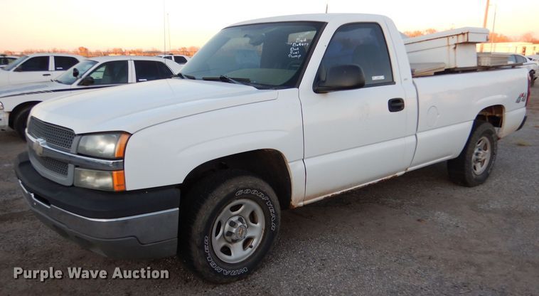 image for item MT9934 2004 Chevrolet Silverado 1500  pickup truck