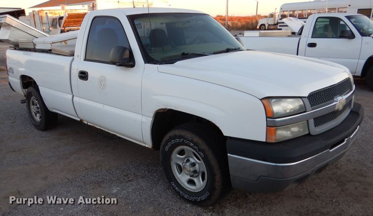 image for item MT9934 2004 Chevrolet Silverado 1500  pickup truck