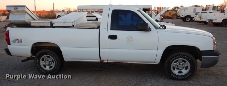 image for item MT9934 2004 Chevrolet Silverado 1500  pickup truck