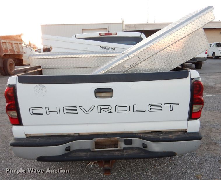 image for item MT9934 2004 Chevrolet Silverado 1500  pickup truck