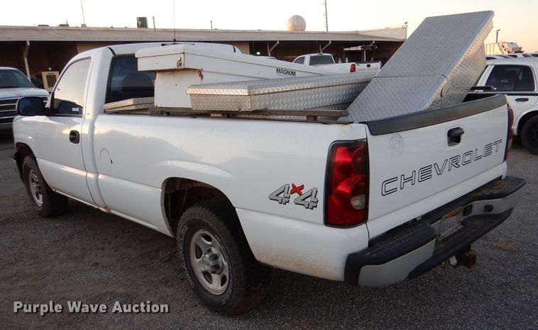 image for item MT9934 2004 Chevrolet Silverado 1500  pickup truck
