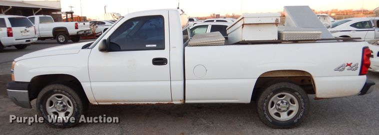 image for item MT9934 2004 Chevrolet Silverado 1500  pickup truck