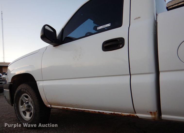 image for item MT9934 2004 Chevrolet Silverado 1500  pickup truck
