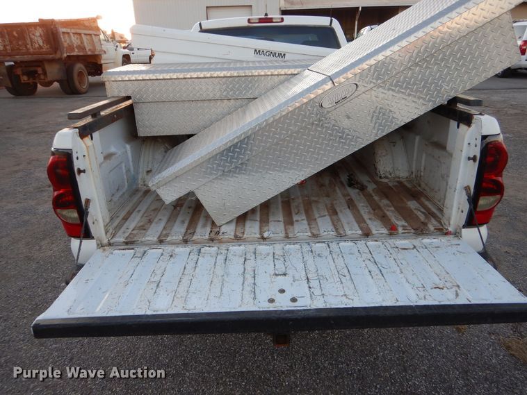 image for item MT9934 2004 Chevrolet Silverado 1500  pickup truck