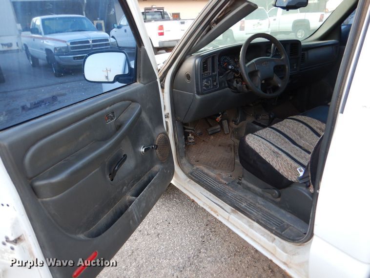 image for item MT9934 2004 Chevrolet Silverado 1500  pickup truck