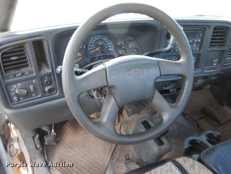 image for item MT9934 2004 Chevrolet Silverado 1500  pickup truck