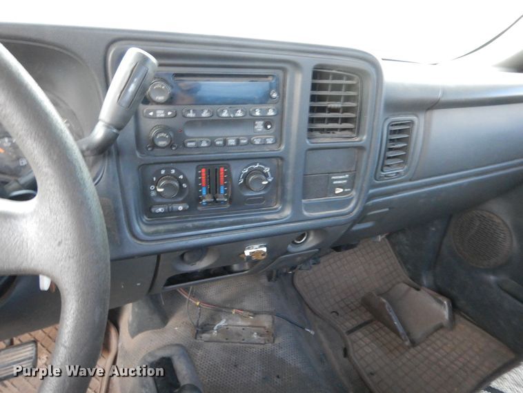 image for item MT9934 2004 Chevrolet Silverado 1500  pickup truck