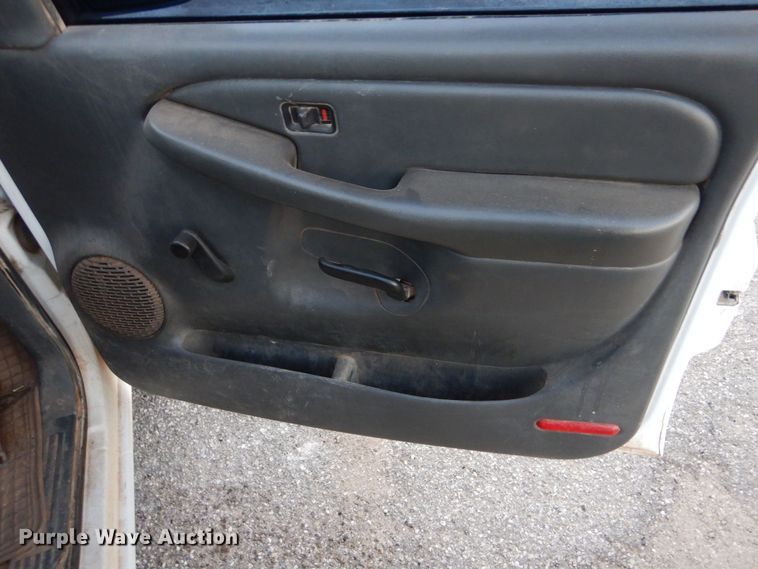 image for item MT9934 2004 Chevrolet Silverado 1500  pickup truck