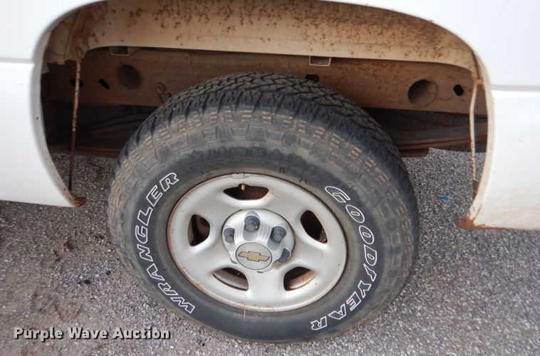 image for item MT9934 2004 Chevrolet Silverado 1500  pickup truck