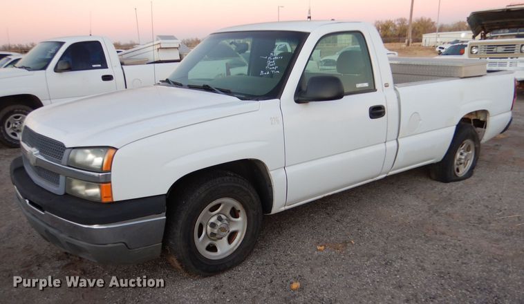 image for item MT9935 2003 Chevrolet Silverado 1500  pickup truck