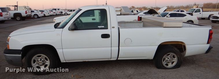 image for item MT9935 2003 Chevrolet Silverado 1500  pickup truck