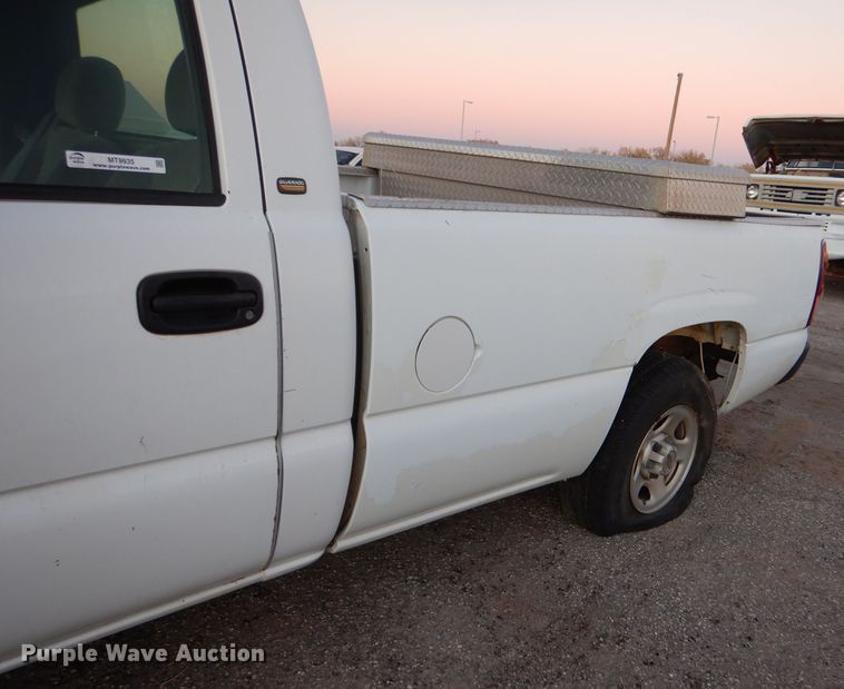 image for item MT9935 2003 Chevrolet Silverado 1500  pickup truck