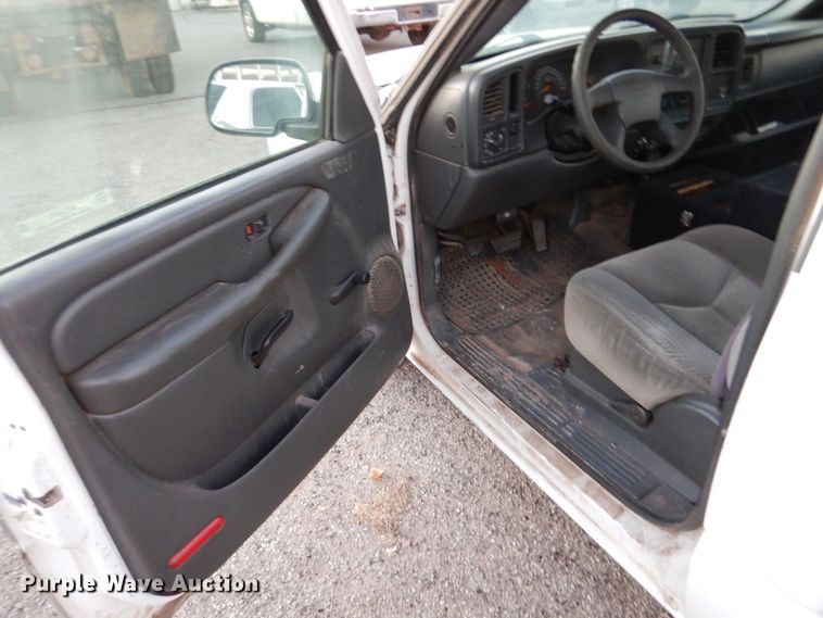 image for item MT9935 2003 Chevrolet Silverado 1500  pickup truck