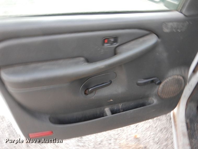 image for item MT9935 2003 Chevrolet Silverado 1500  pickup truck