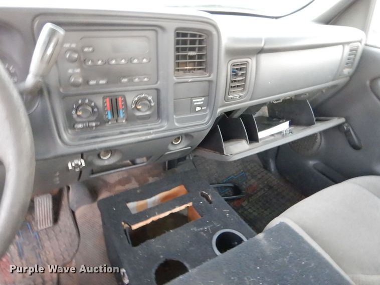 image for item MT9935 2003 Chevrolet Silverado 1500  pickup truck