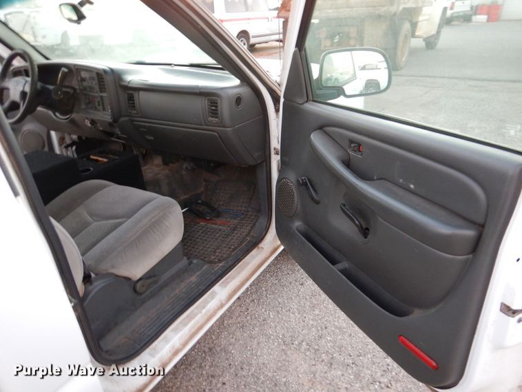 image for item MT9935 2003 Chevrolet Silverado 1500  pickup truck