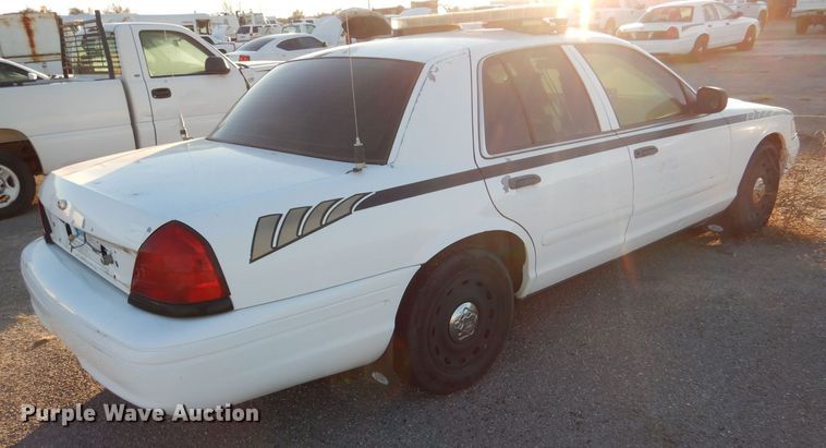 image for item MT9938 2003 Ford Crown Victoria Police Interceptor