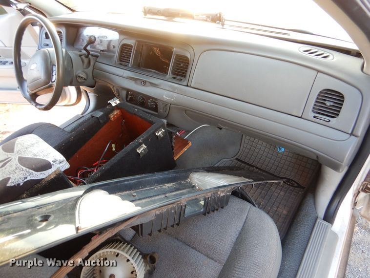image for item MT9938 2003 Ford Crown Victoria Police Interceptor