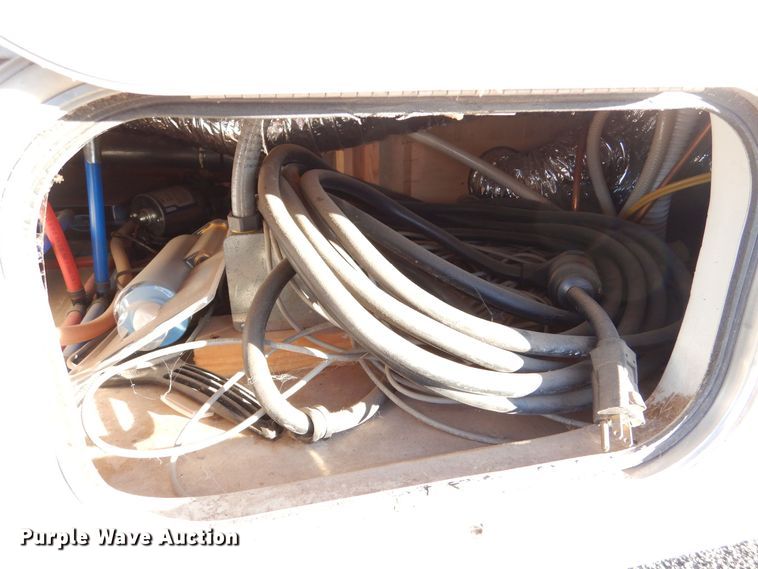 image for item MT9941 2006 Vortex 217W  camper