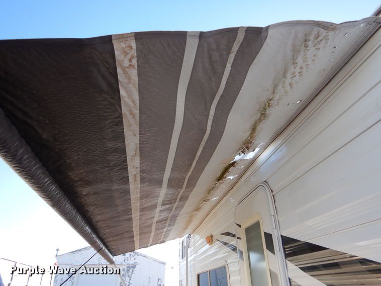 image for item MT9941 2006 Vortex 217W  camper