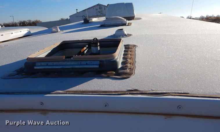 image for item MT9941 2006 Vortex 217W  camper