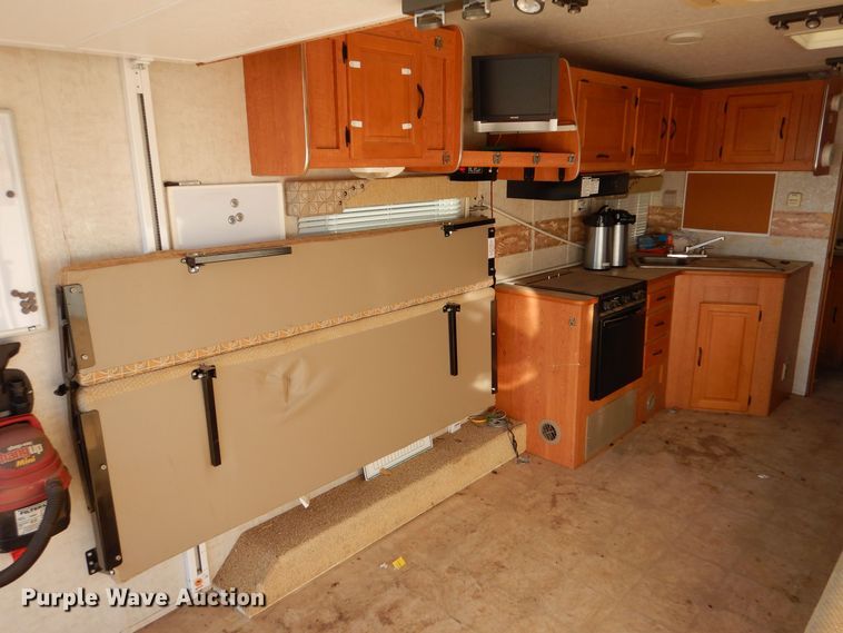 image for item MT9941 2006 Vortex 217W  camper