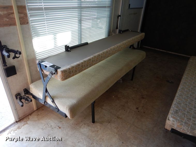 image for item MT9941 2006 Vortex 217W  camper