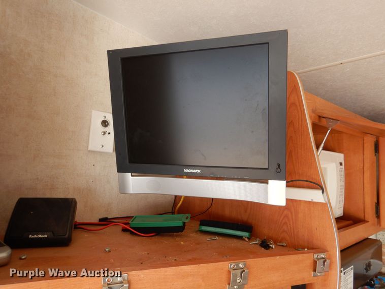 image for item MT9941 2006 Vortex 217W  camper