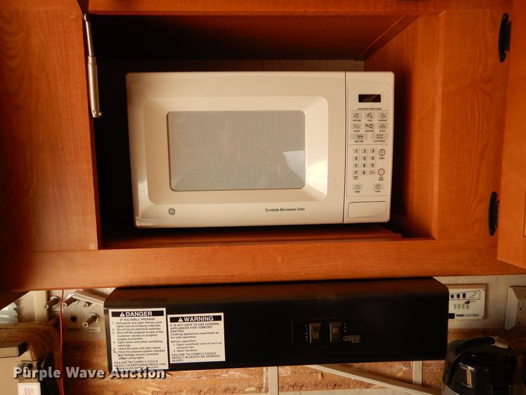 image for item MT9941 2006 Vortex 217W  camper