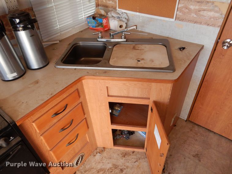 image for item MT9941 2006 Vortex 217W  camper