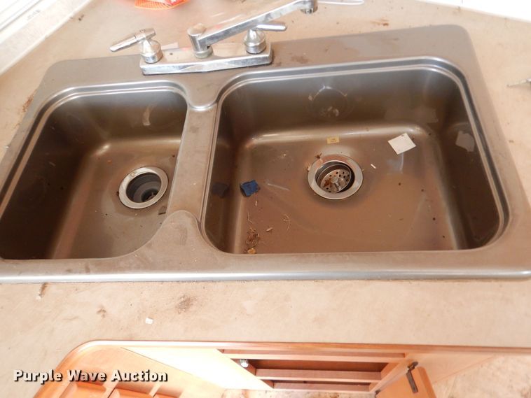 image for item MT9941 2006 Vortex 217W  camper