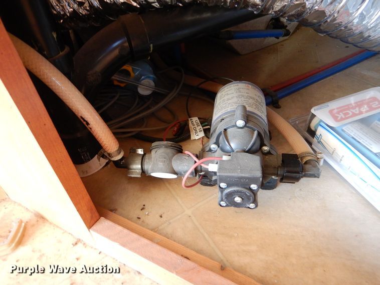 image for item MT9941 2006 Vortex 217W  camper