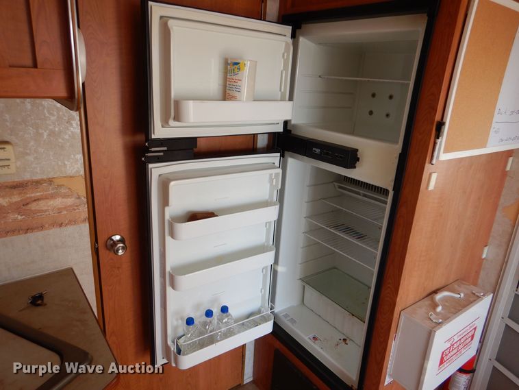 image for item MT9941 2006 Vortex 217W  camper