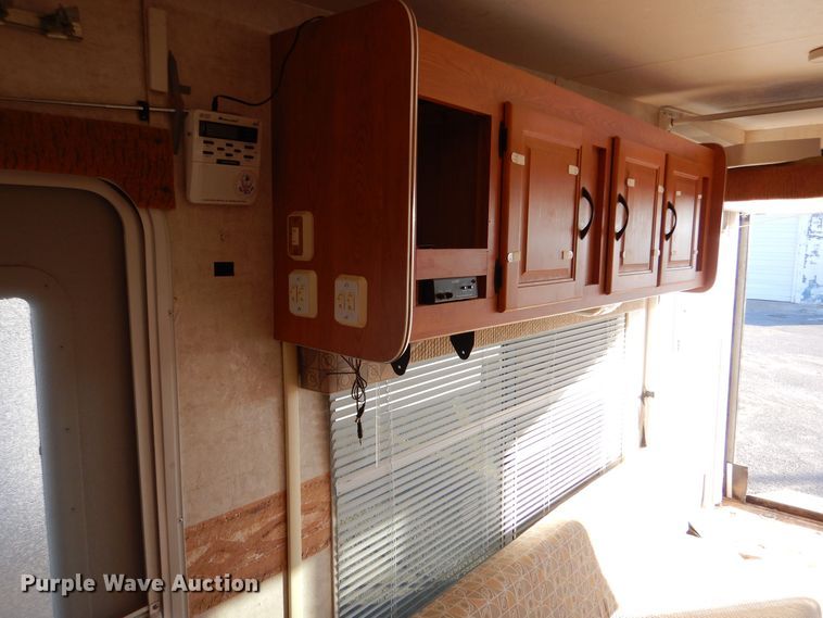 image for item MT9941 2006 Vortex 217W  camper