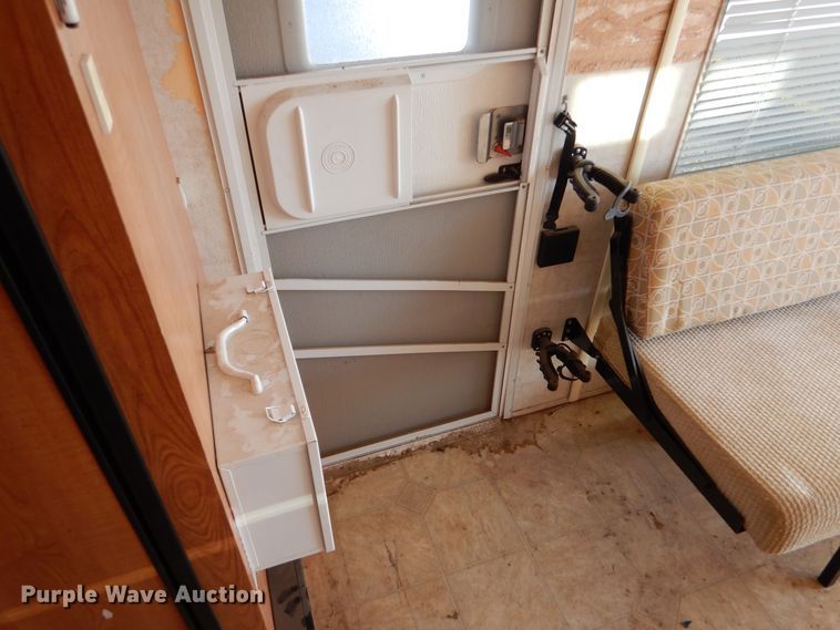 image for item MT9941 2006 Vortex 217W  camper