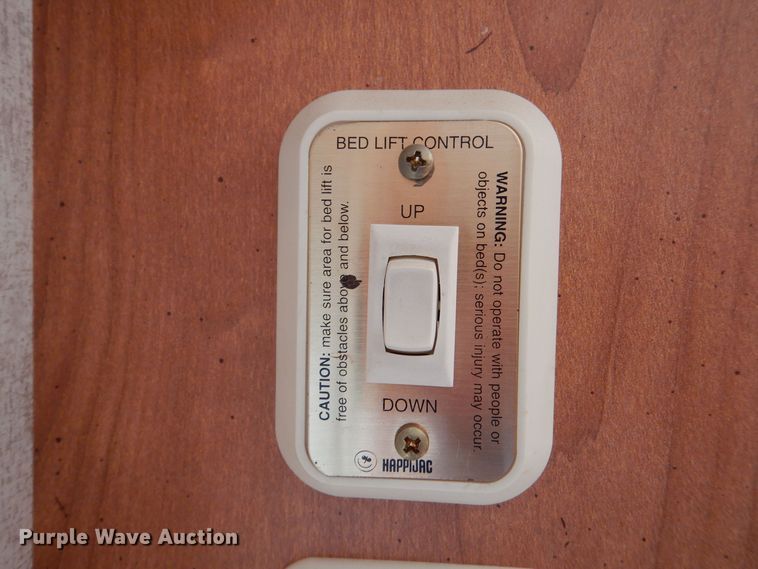 image for item MT9941 2006 Vortex 217W  camper