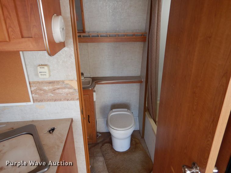 image for item MT9941 2006 Vortex 217W  camper