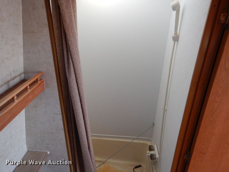 image for item MT9941 2006 Vortex 217W  camper