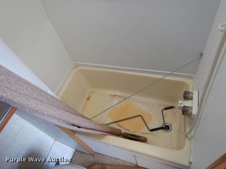 image for item MT9941 2006 Vortex 217W  camper