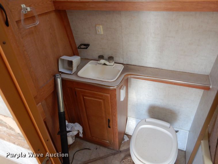 image for item MT9941 2006 Vortex 217W  camper