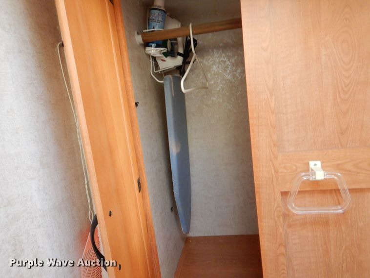 image for item MT9941 2006 Vortex 217W  camper