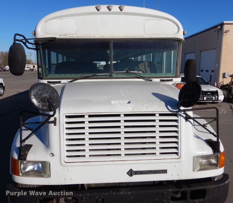 image for item MT9942 2003 International 3800  school bus