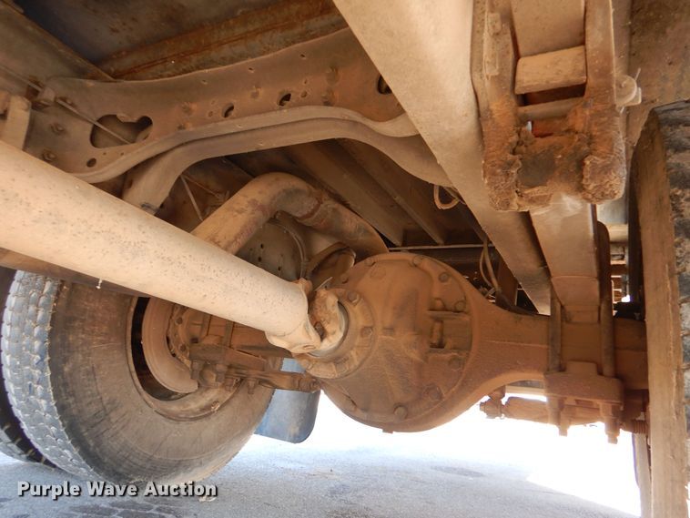 image for item MT9942 2003 International 3800  school bus