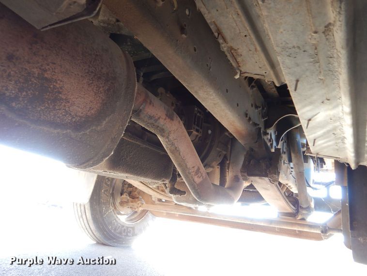 image for item MT9942 2003 International 3800  school bus