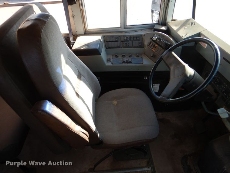 image for item MT9942 2003 International 3800  school bus
