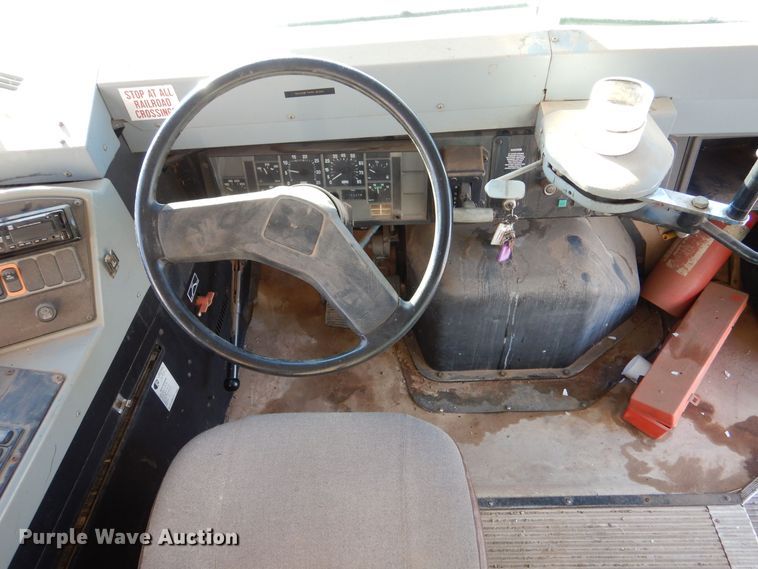 image for item MT9942 2003 International 3800  school bus