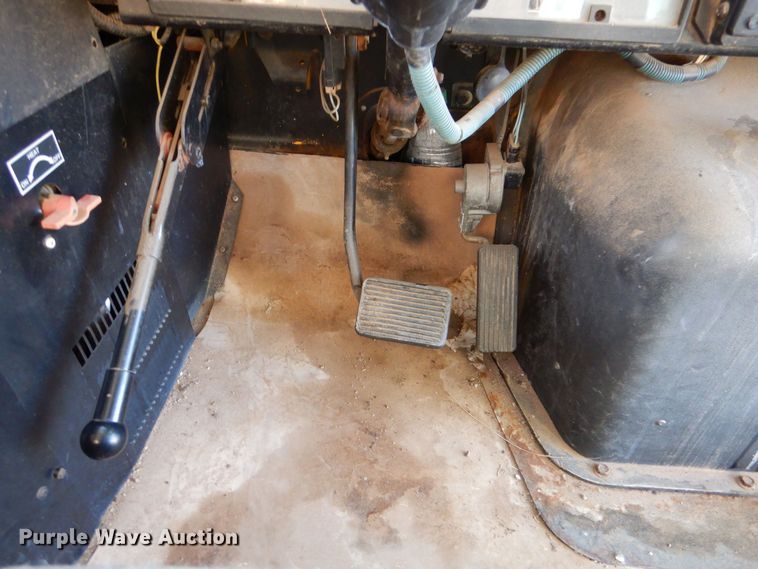 image for item MT9942 2003 International 3800  school bus