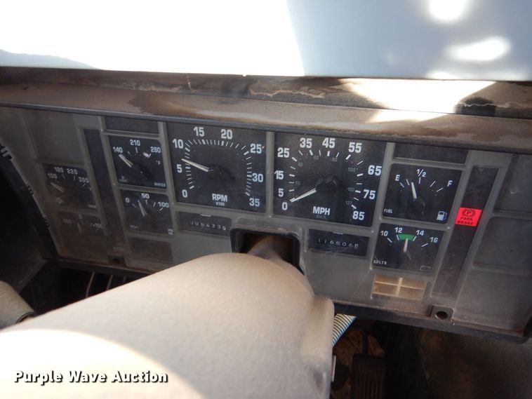 image for item MT9942 2003 International 3800  school bus