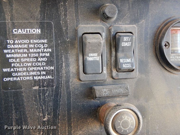 image for item MT9942 2003 International 3800  school bus