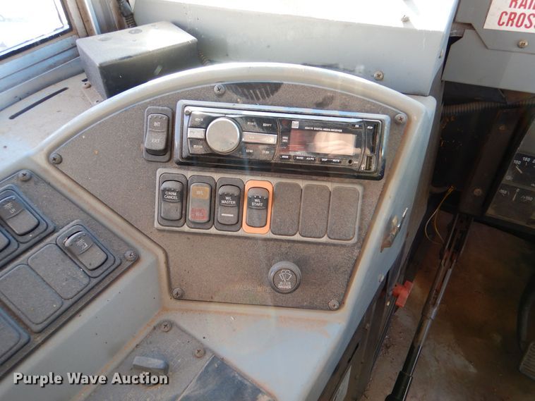 image for item MT9942 2003 International 3800  school bus